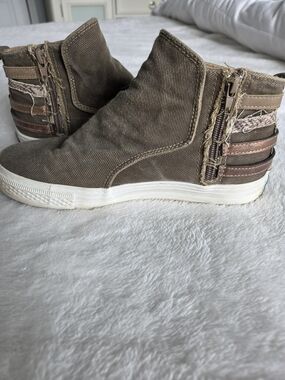 Blowfish Brown Canvas Ankle Bootie w Zipper, Buckle, Distressed Accents, Lined